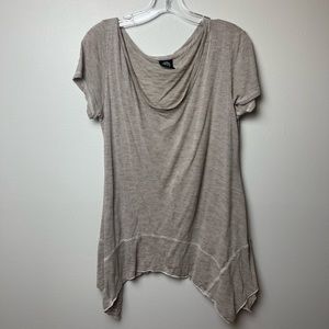 Bobeau V-neck t-shirt, size m. Light weight, boho style, good condition.